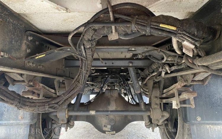 RENAULT CAMION FOREUSE + TARIERE GAMME D250 / DTI8 DIESEL – 4X2 – PTAC 13T BLANC FW-720-ZL