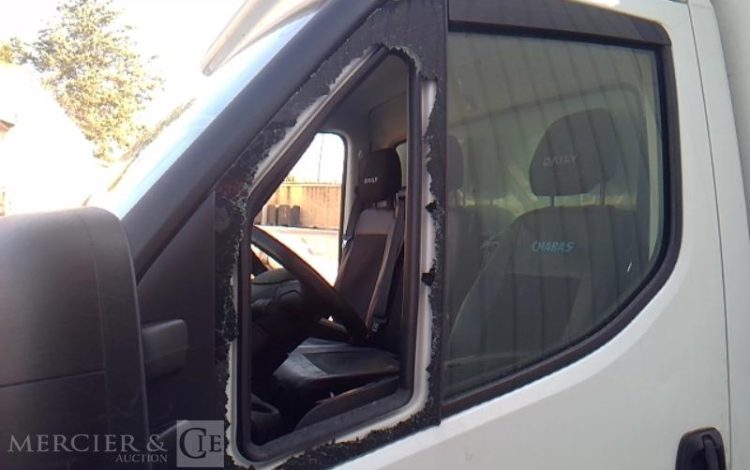 IVECO 35-160 CAISSE HAYON FRIGO BLANC GD-603-MJ