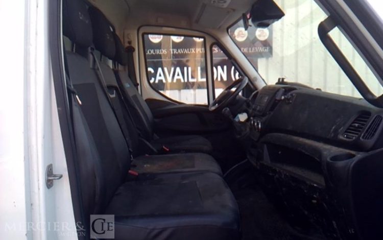 IVECO 35-160 CAISSE HAYON FRIGO BLANC GD-603-MJ