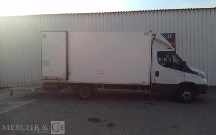 IVECO 35-160 CAISSE HAYON FRIGO BLANC GD-603-MJ