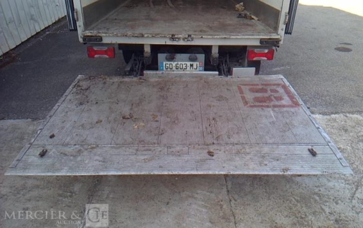 IVECO 35-160 CAISSE HAYON FRIGO BLANC GD-603-MJ