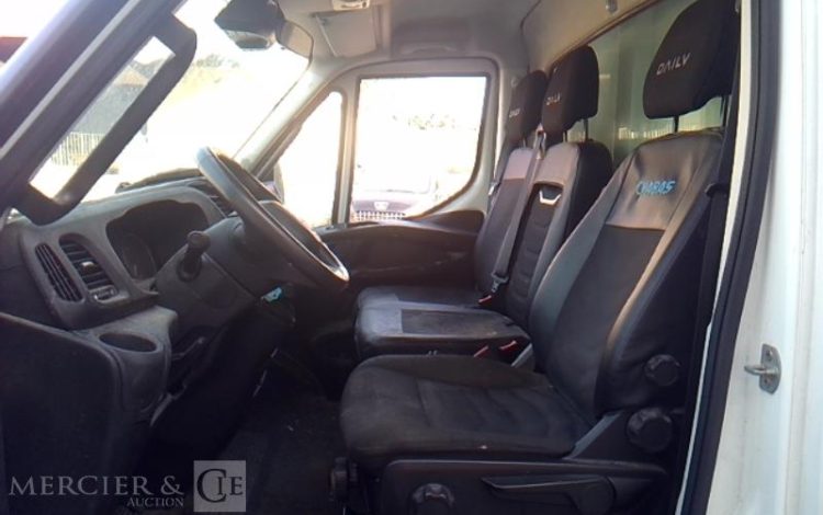 IVECO 35-160 CAISSE HAYON FRIGO BLANC GD-603-MJ