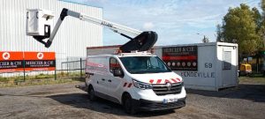 RENAULT TRAFFIC AVEC NACELLE KLUBB/KL21B – 9 M  DIESEL – 659 HEURES – 99031 KMS BLANC GG-759-DD
