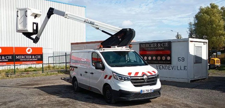 RENAULT TRAFFIC AVEC NACELLE KLUBB/KL21B – 9 M  DIESEL – 659 HEURES – 99031 KMS BLANC GG-759-DD