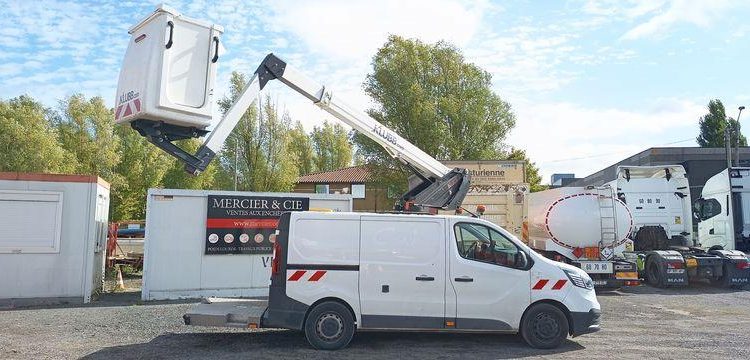 RENAULT TRAFFIC AVEC NACELLE KLUBB/KL21B – 9 M  DIESEL – 659 HEURES – 99031 KMS BLANC GG-759-DD