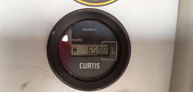 RENAULT TRAFFIC AVEC NACELLE KLUBB/KL21B – 9 M  DIESEL – 659 HEURES – 99031 KMS BLANC GG-759-DD