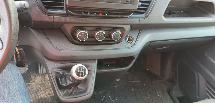 RENAULT TRAFFIC AVEC NACELLE KLUBB/KL21B – 9 M  DIESEL – 659 HEURES – 99031 KMS BLANC GG-759-DD