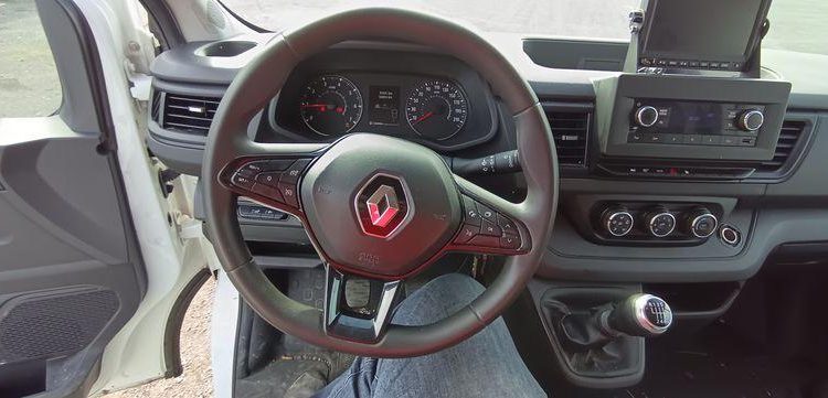 RENAULT TRAFFIC AVEC NACELLE KLUBB/KL21B – 9 M  DIESEL – 659 HEURES – 99031 KMS BLANC GG-759-DD