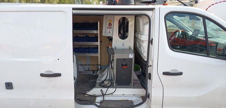 RENAULT TRAFFIC AVEC NACELLE KLUBB/KL21B – 9 M  DIESEL – 659 HEURES – 99031 KMS BLANC GG-759-DD