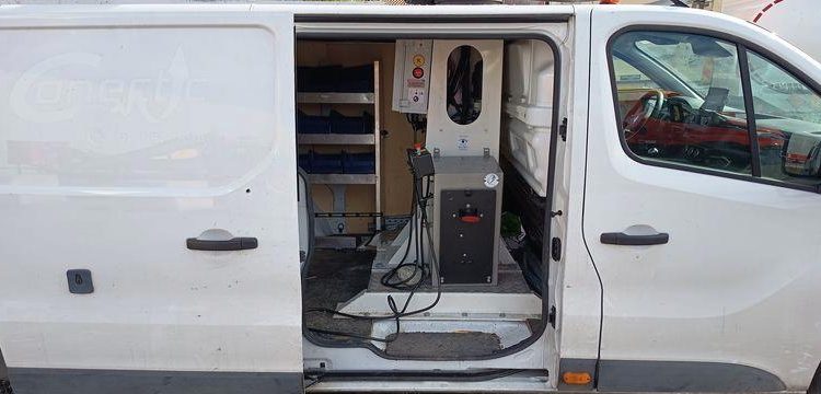 RENAULT TRAFFIC AVEC NACELLE KLUBB/KL21B – 9 M  DIESEL – 659 HEURES – 99031 KMS BLANC GG-759-DD