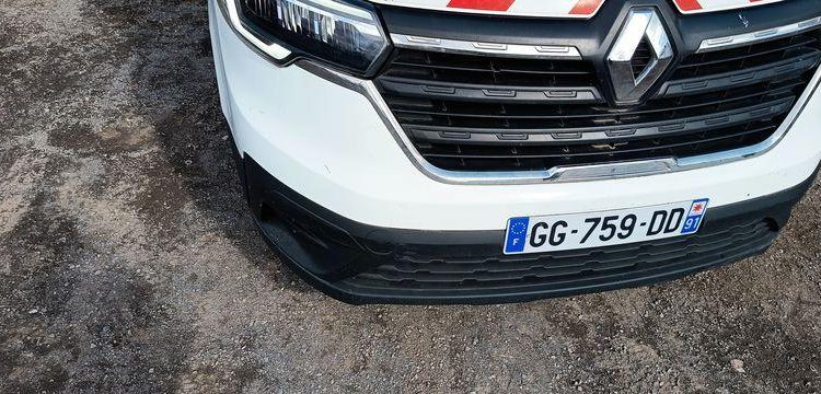 RENAULT TRAFFIC AVEC NACELLE KLUBB/KL21B – 9 M  DIESEL – 659 HEURES – 99031 KMS BLANC GG-759-DD