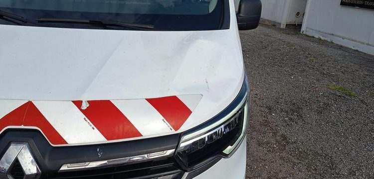 RENAULT TRAFFIC AVEC NACELLE KLUBB/KL21B – 9 M  DIESEL – 659 HEURES – 99031 KMS BLANC GG-759-DD