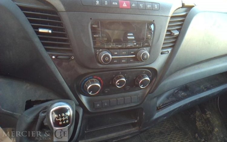IVECO 35-140 BENNE SIMPLE CABINE COFFRE BLANC GJ-023-VT