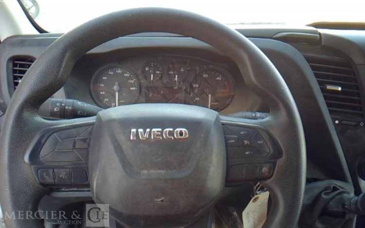 IVECO 35-140 BENNE SIMPLE CABINE COFFRE BLANC GJ-023-VT