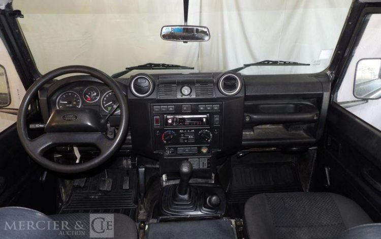 LAND ROVER DEFENDER  HE-285-BX