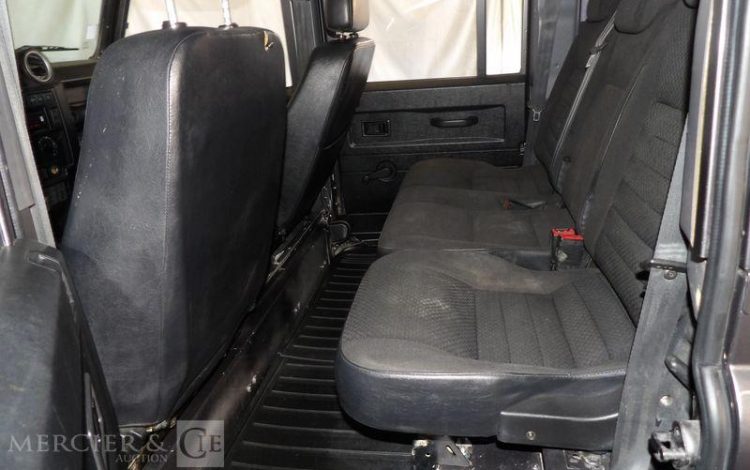 LAND ROVER DEFENDER  HE-285-BX