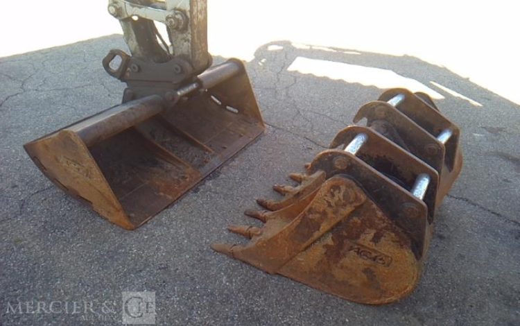 TAKEUCHI MINI PELLE TB 370  6T710 3308H AN2021 GRIS 1054