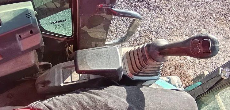 KOBELCO MINIPELLE SK26SR-7 SUR CHENILLE DIESEL 2,6 TONNES  – 296 HEURES – ANNEE 2023  5016