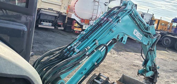 KOBELCO MINIPELLE SK26SR-7 SUR CHENILLE DIESEL 2,6 TONNES  – 296 HEURES – ANNEE 2023  5016