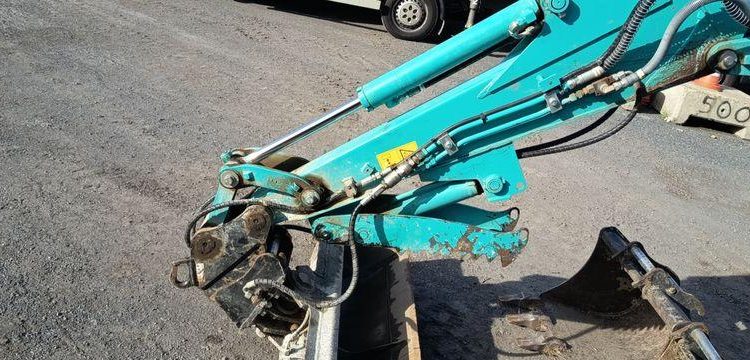 KOBELCO MINIPELLE SK26SR-7 SUR CHENILLE DIESEL 2,6 TONNES  – 296 HEURES – ANNEE 2023  5016