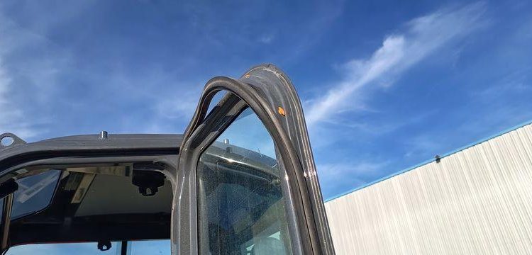 KOBELCO MINIPELLE SK26SR-7 SUR CHENILLE DIESEL 2,6 TONNES  – 296 HEURES – ANNEE 2023  5016