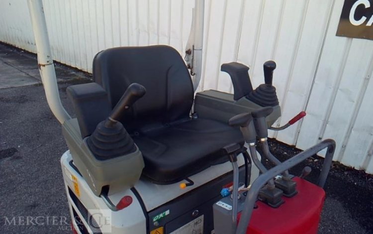 TAKEUCHI MINI PELLE TB 210R 1T150 927H AN2021  6500