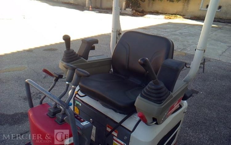 TAKEUCHI MINI PELLE TB 210R 1T150 927H AN2021  6500