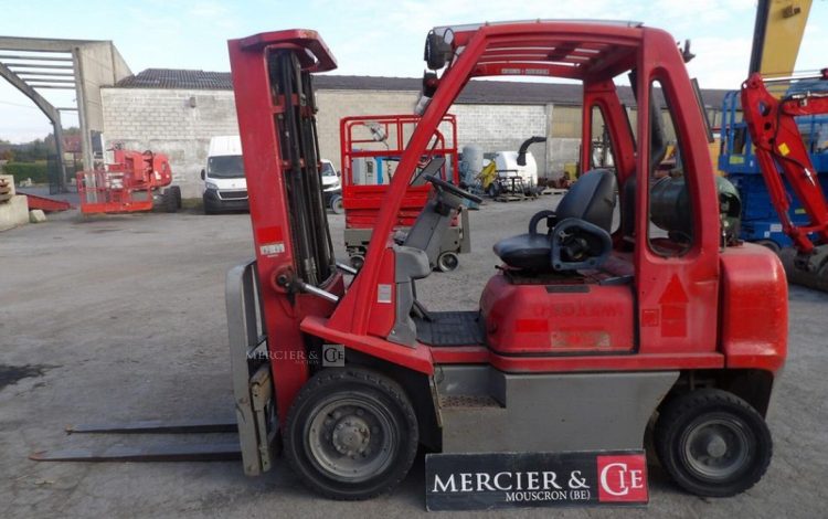 NISSAN UD02A25PO  50250254