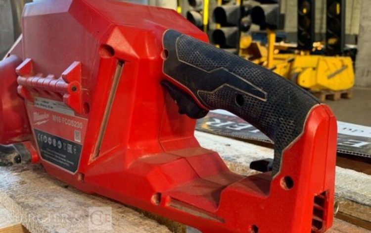 MILWAUKEE M18 FCOS230  DEC010312