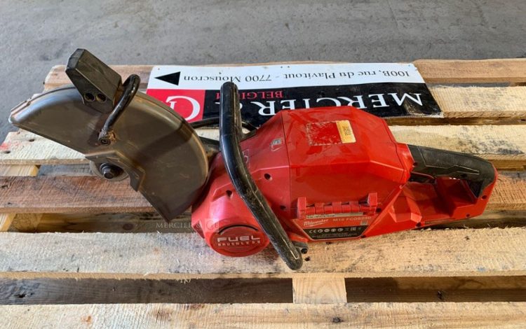 MILWAUKEE M18 FCOS230  DEC010312