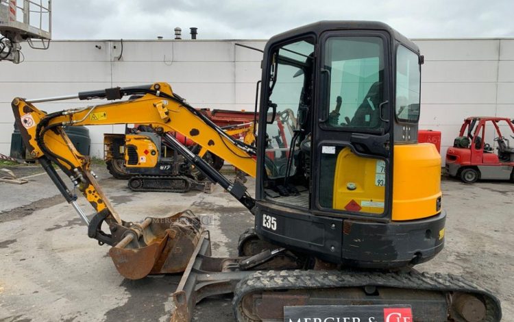 BOBCAT E35  PEL010244