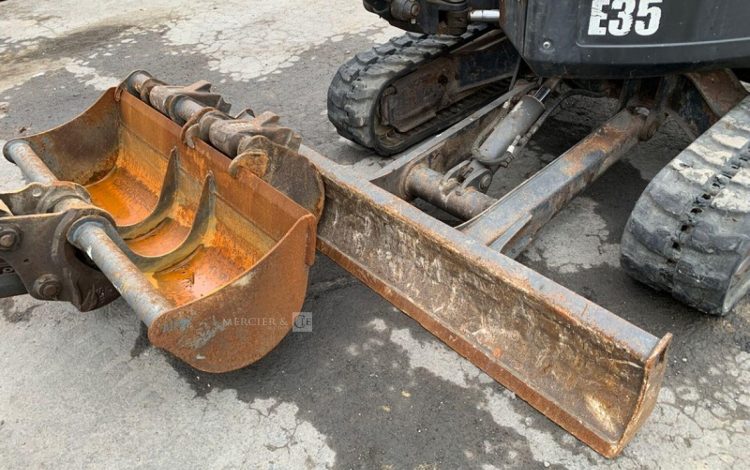 BOBCAT E35  PEL010244