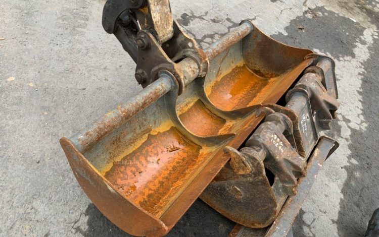 BOBCAT E35  PEL010244