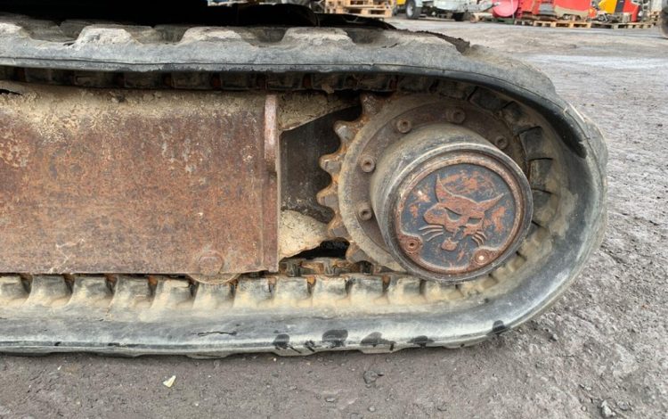 BOBCAT E17  PEL010042