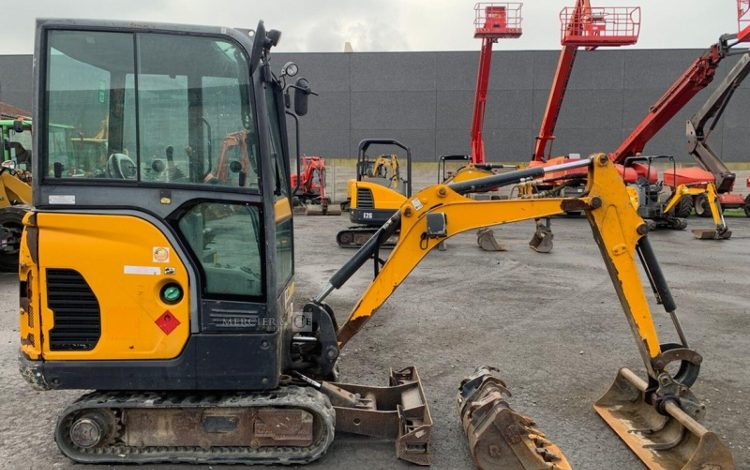 BOBCAT E17  PEL010042