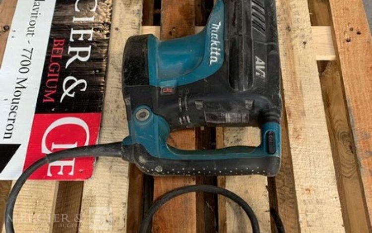 MAKITA HM1213C  PIQ011172