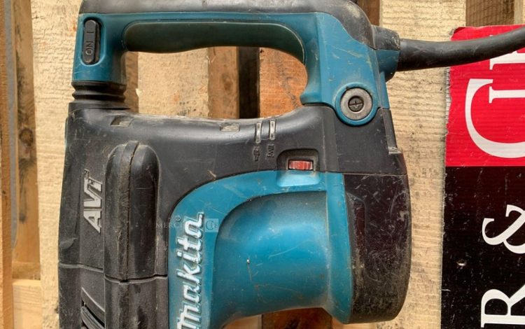 MAKITA HM1213C  PIQ011172