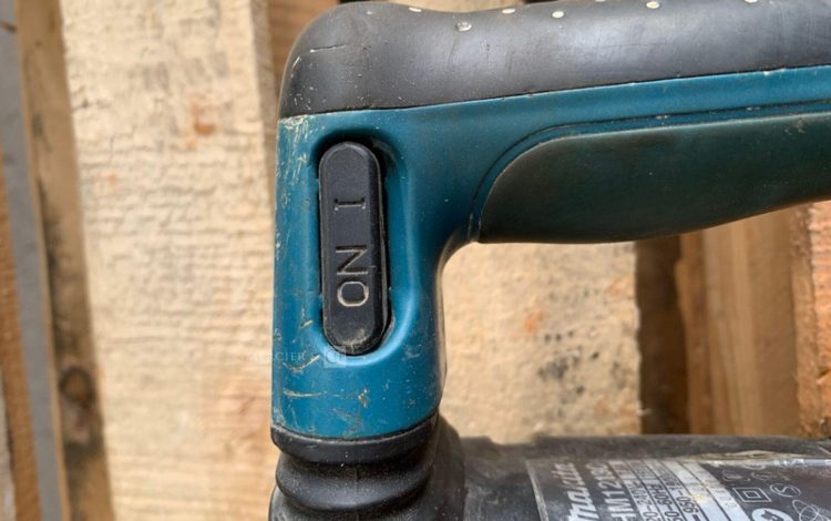 MAKITA HM1213C  PIQ011172