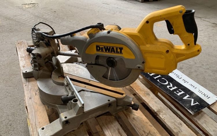 DEWALT DW777-QS  SCI010160