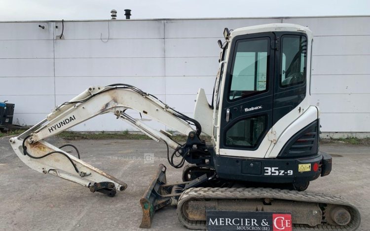 HYUNDAI MINI PELLE SUR CHENILLE 3,8 TONNES  ROB1805