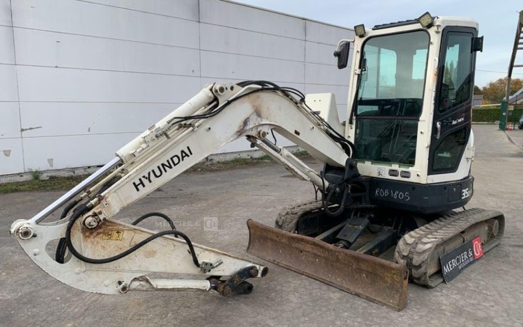 HYUNDAI MINI PELLE SUR CHENILLE 3,8 TONNES  ROB1805