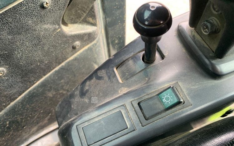 HYUNDAI MINI PELLE SUR CHENILLE 3,8 TONNES  ROB1805