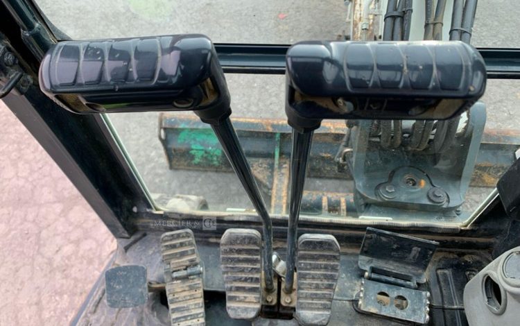 HYUNDAI MINI PELLE SUR CHENILLE 3,8 TONNES  ROB1805