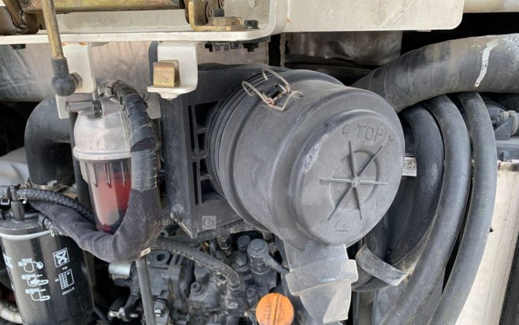 HYUNDAI MINI PELLE SUR CHENILLE 3,8 TONNES  ROB1805