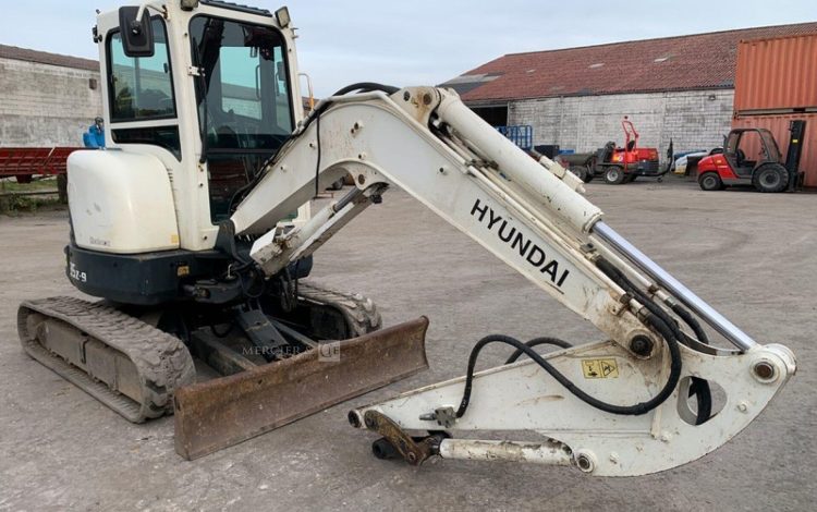 HYUNDAI MINI PELLE SUR CHENILLE 3,8 TONNES  ROB1805