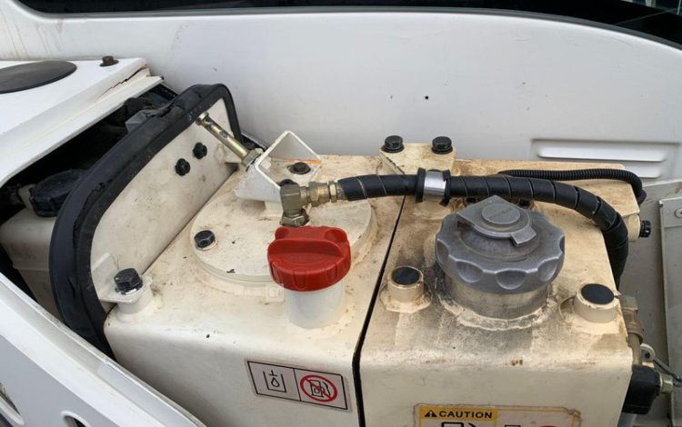 HYUNDAI MINI PELLE SUR CHENILLE 3,8 TONNES  ROB1805