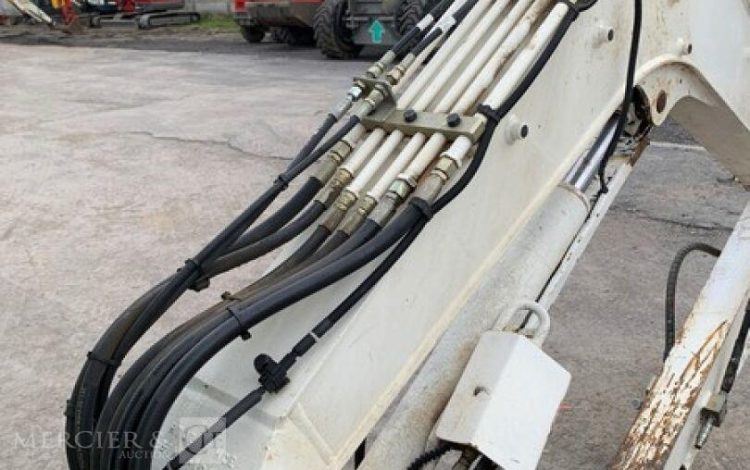 HYUNDAI MINI PELLE SUR CHENILLE 3,8 TONNES  ROB1805