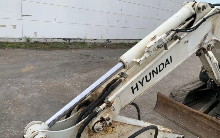 HYUNDAI MINI PELLE SUR CHENILLE 3,8 TONNES  ROB1805