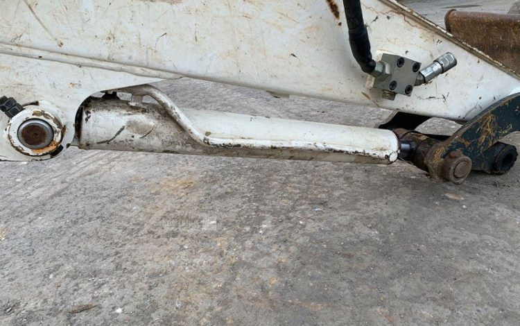 HYUNDAI MINI PELLE SUR CHENILLE 3,8 TONNES  ROB1805