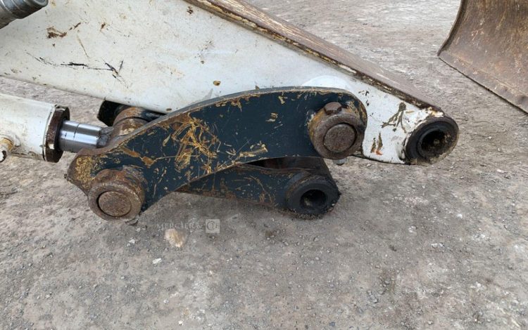 HYUNDAI MINI PELLE SUR CHENILLE 3,8 TONNES  ROB1805